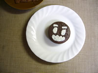 チョコパイに顔を描いて…