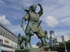 岡山駅前の桃太郎像